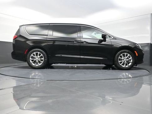 New 2026 Chrysler Pacifica Limited image 26