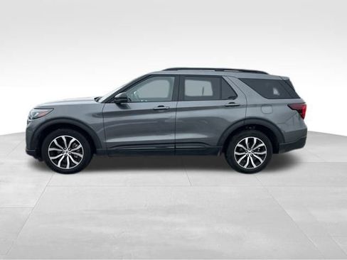 Used 2025 Ford Explorer ST-Line image 4