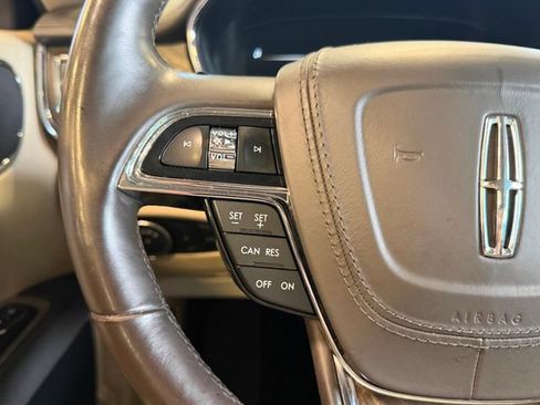 Used 2017 Lincoln Continental Select w/ Climate Package FWD image 25