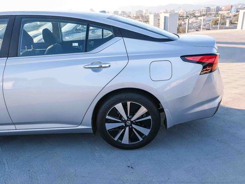 Used 2021 Nissan Altima 2.5 SV FWD image 8