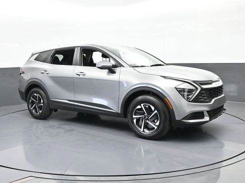 Used 2025 Kia Sportage LX image 8