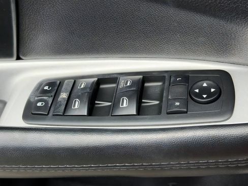 Used 2020 Dodge Journey SE w/ SE Popular Equipment Group FWD image 18
