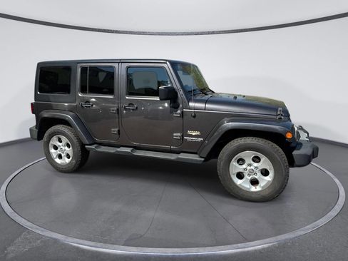 Used 2014 Jeep Wrangler Unlimited Sahara AWD/4WD image 4