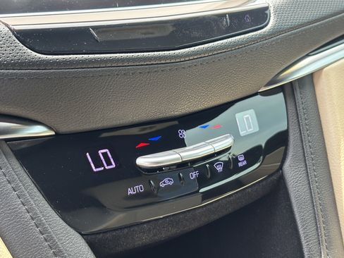 Used 2018 Cadillac XT5 FWD image 23