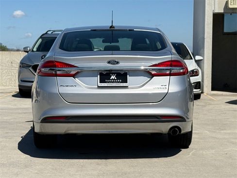 Used 2018 Ford Fusion SE image 8