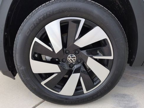 Used 2025 Volkswagen Atlas Cross Sport SE image 12