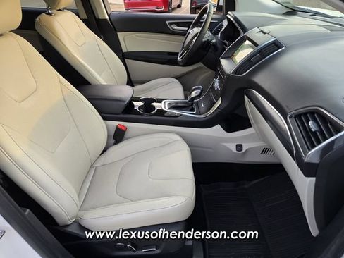 Used 2018 Ford Edge Titanium w/ Equipment Group 302A AWD/4WD image 17