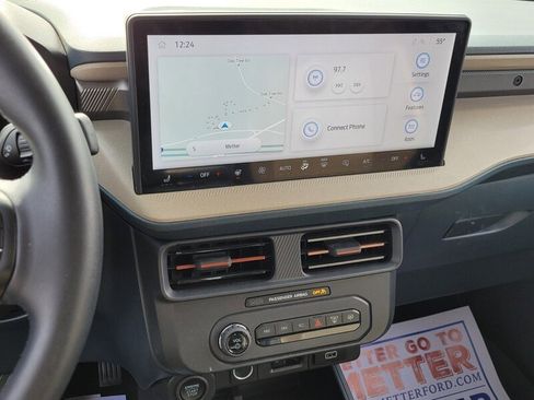 Used 2025 Ford Maverick Lariat image 17