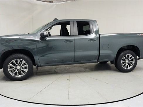 Used 2025 Chevrolet Silverado 1500 LT image 2