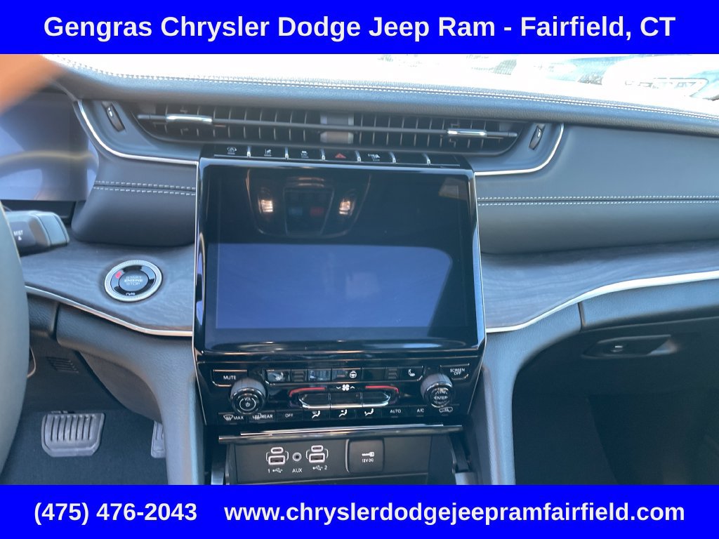 Used 2025 Jeep Grand Cherokee Limited AWD/4WD image 56