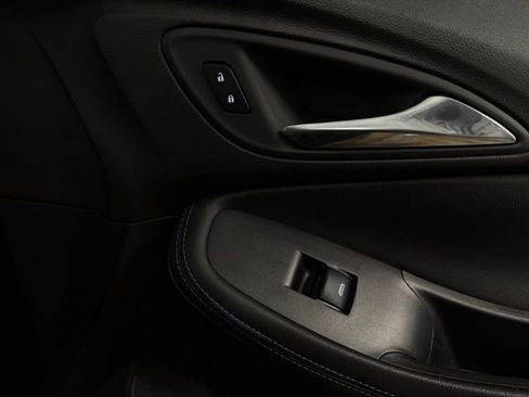 Used 2025 Buick Encore GX Sport Touring image 13