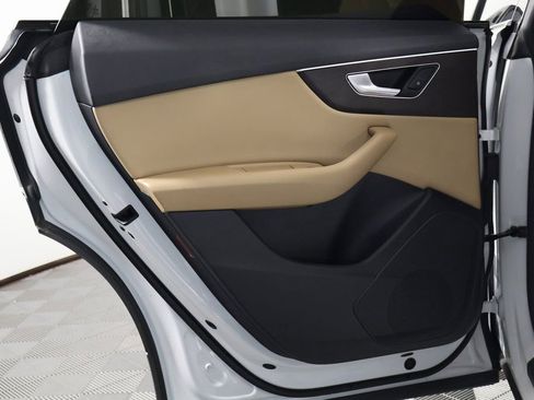Used 2019 Audi Q8 Premium image 14