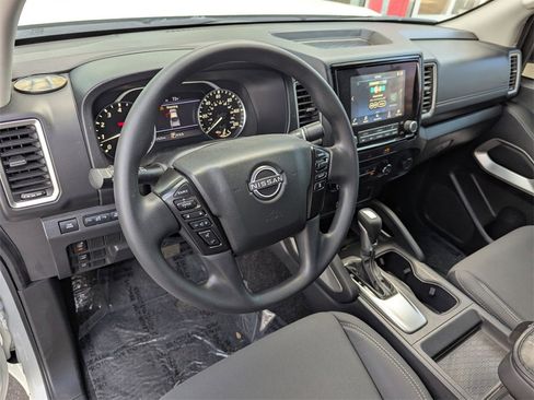 Used 2022 Nissan Frontier SV w/ Technology Package image 2