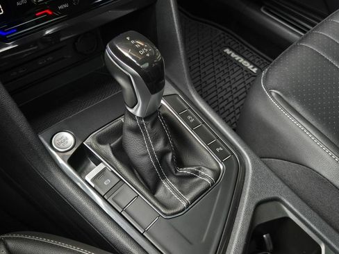 Used 2022 Volkswagen Tiguan SE R-Line FWD image 19