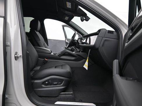 New 2025 Porsche Cayenne Coupe image 16