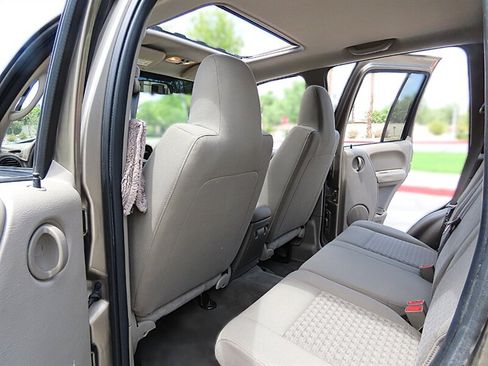 Used 2006 Jeep Liberty Sport AWD/4WD image 26