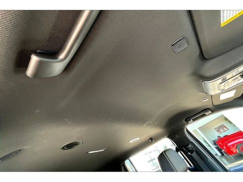 Used 2023 Chevrolet Suburban Premier image 18