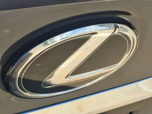 Used 2025 Lexus ES 300h w/ Premium Package FWD image 31
