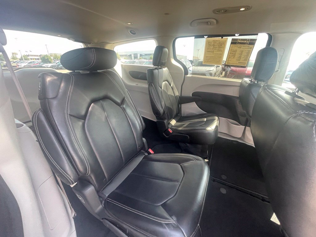 Used 2024 Chrysler Pacifica Touring-L FWD image 29