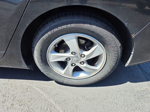 Used 2014 Hyundai Elantra SE FWD image 9