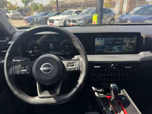 Used 2025 Nissan Kicks SR w/ SR Premium Package FWD image 9