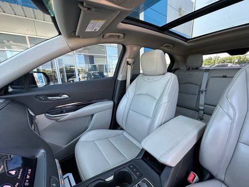 Used 2022 Cadillac XT4 Luxury w/ Cold Weather Package FWD image 30