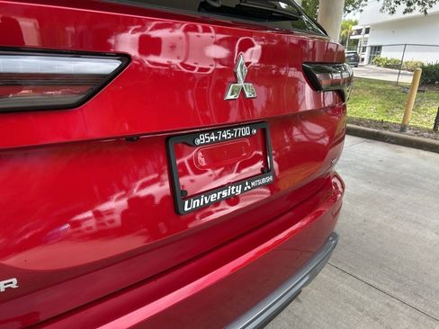 New 2025 Mitsubishi Outlander SE image 19