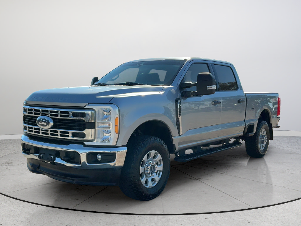Used 2023 Ford F250 XLT w/ FX4 Off-Road Package AWD/4WD image 3