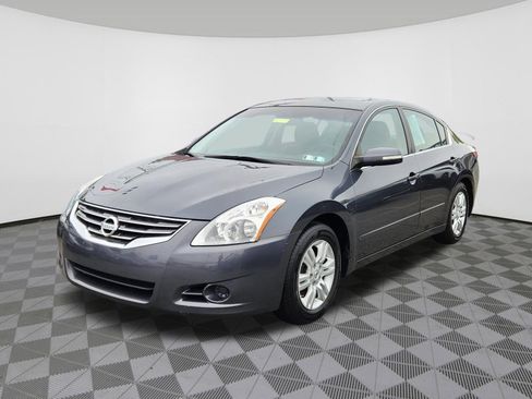 Used 2011 Nissan Altima 2.5 S w/ Convenience Pkg FWD image 2