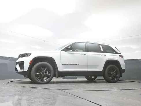 New 2026 Jeep Grand Cherokee Limited w/ Limited Altitude Package AWD/4WD image 40