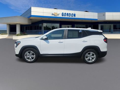 Used 2023 GMC Terrain SLE FWD image 2