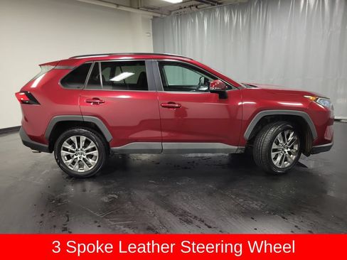 Used 2020 Toyota RAV4 XLE Premium FWD image 9