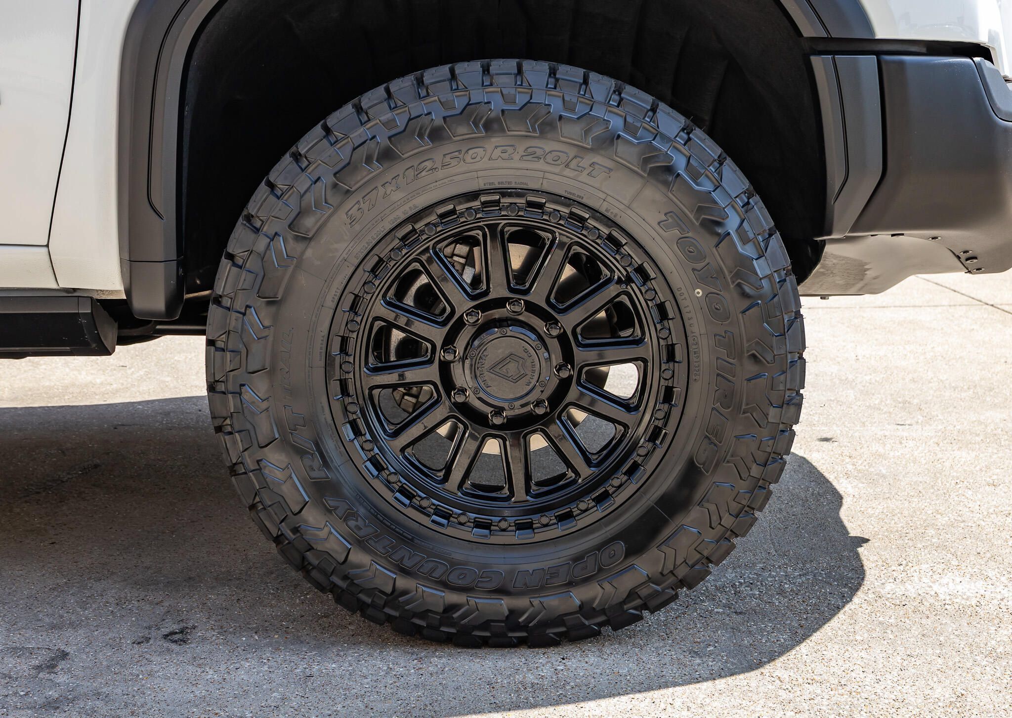Used 2025 GMC Sierra 2500 AT4X w/ AT4X AEV Edition AWD/4WD image 12