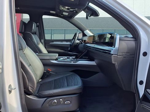 Used 2025 Cadillac Escalade V image 16