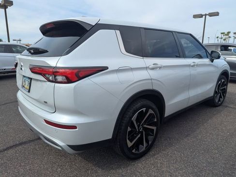 Used 2023 Mitsubishi Outlander SE image 4