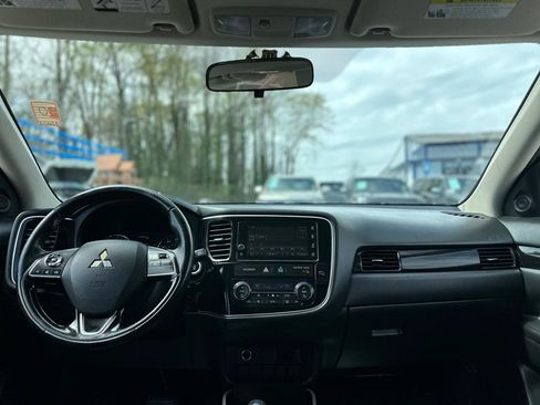 Used 2017 Mitsubishi Outlander SE AWD/4WD image 19