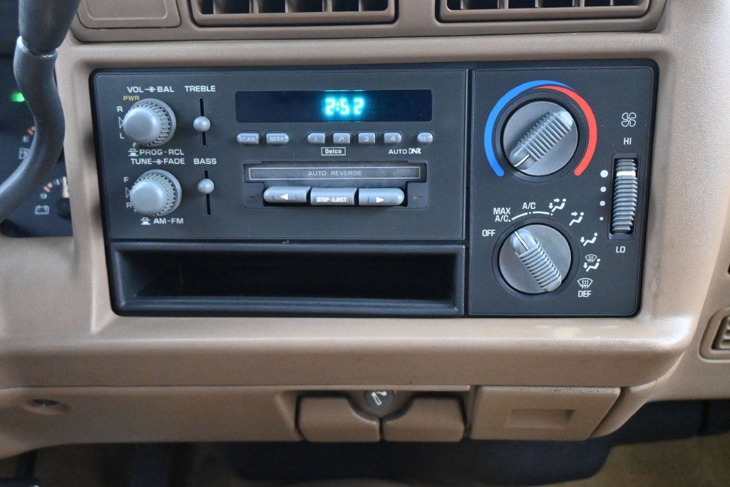 Used 1996 Chevrolet Blazer 2WD 4-Door image 6