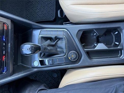 Certified 2022 Volkswagen Tiguan SE AWD/4WD image 16