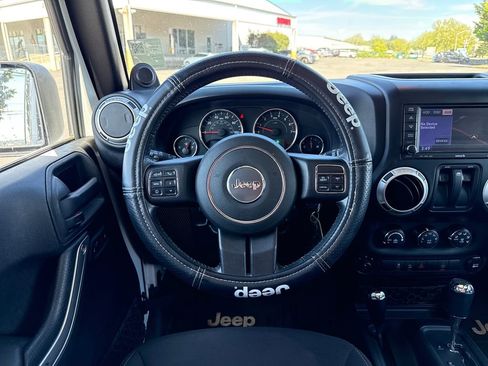 Used 2014 Jeep Wrangler Sahara w/ Connectivity Group AWD/4WD image 21