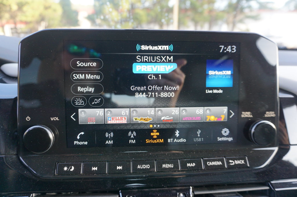 Used 2024 Nissan Pathfinder SL w/ SL Premium Package FWD image 11