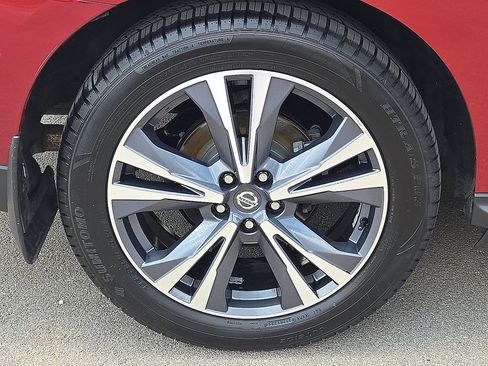Used 2019 Nissan Pathfinder Platinum FWD image 7