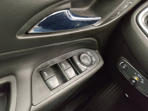 Used 2019 Chevrolet Equinox LT image 27