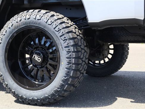 Used 2023 Ford F350 Platinum w/ FX4 Off-Road Package AWD/4WD image 36
