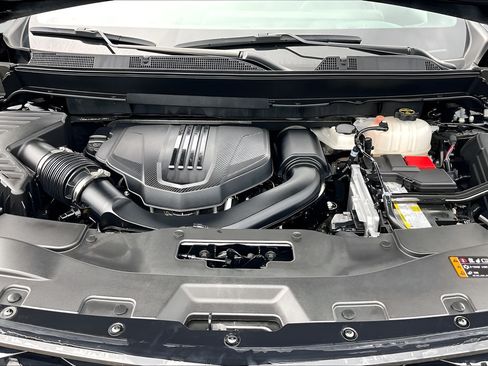 Used 2025 Chevrolet Traverse Z71 AWD/4WD image 28