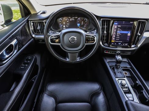 Used 2020 Volvo V60 T5 Cross Country image 26