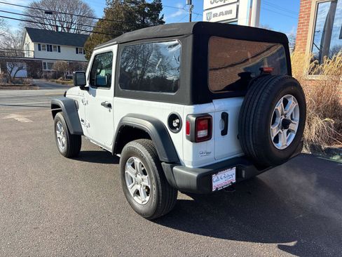 Used 2022 Jeep Wrangler Sport image 4