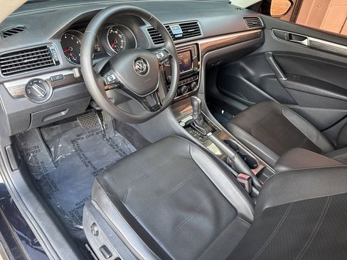 Used 2018 Volkswagen Passat 2.0T SE w/ SE Lighting Package image 36