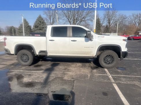 Used 2025 Chevrolet Silverado 2500 ZR2 w/ Technology Package image 8