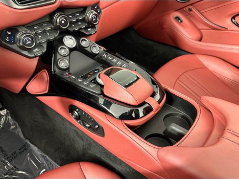 Used 2022 Aston Martin V8 Vantage Roadster image 18