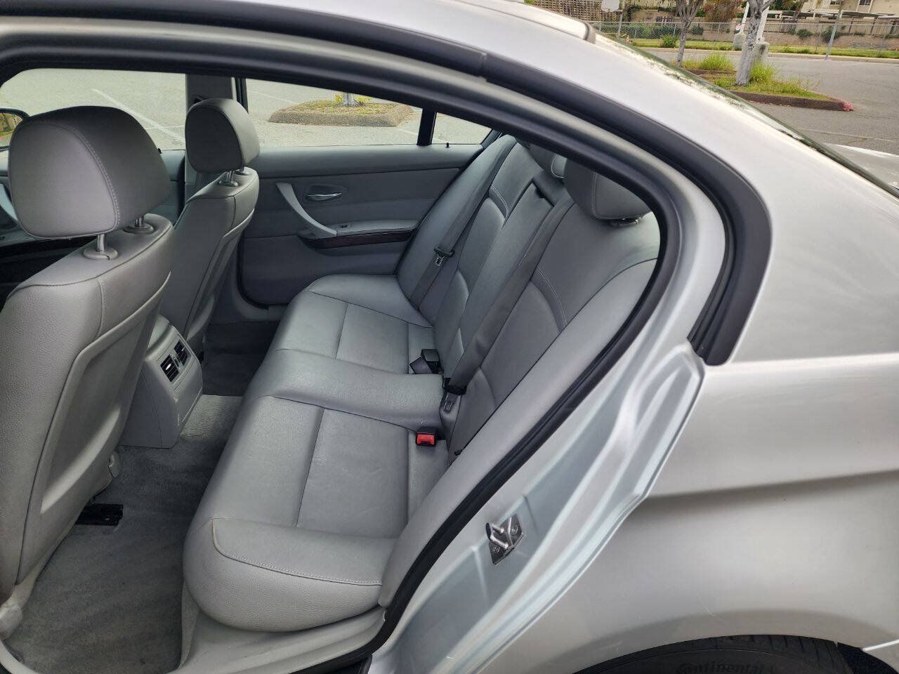 Used 2011 BMW 328i Sedan RWD image 32